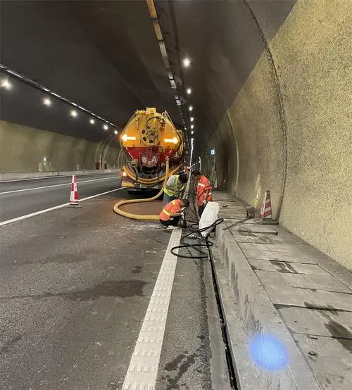 武进隧道排水渠清淤
